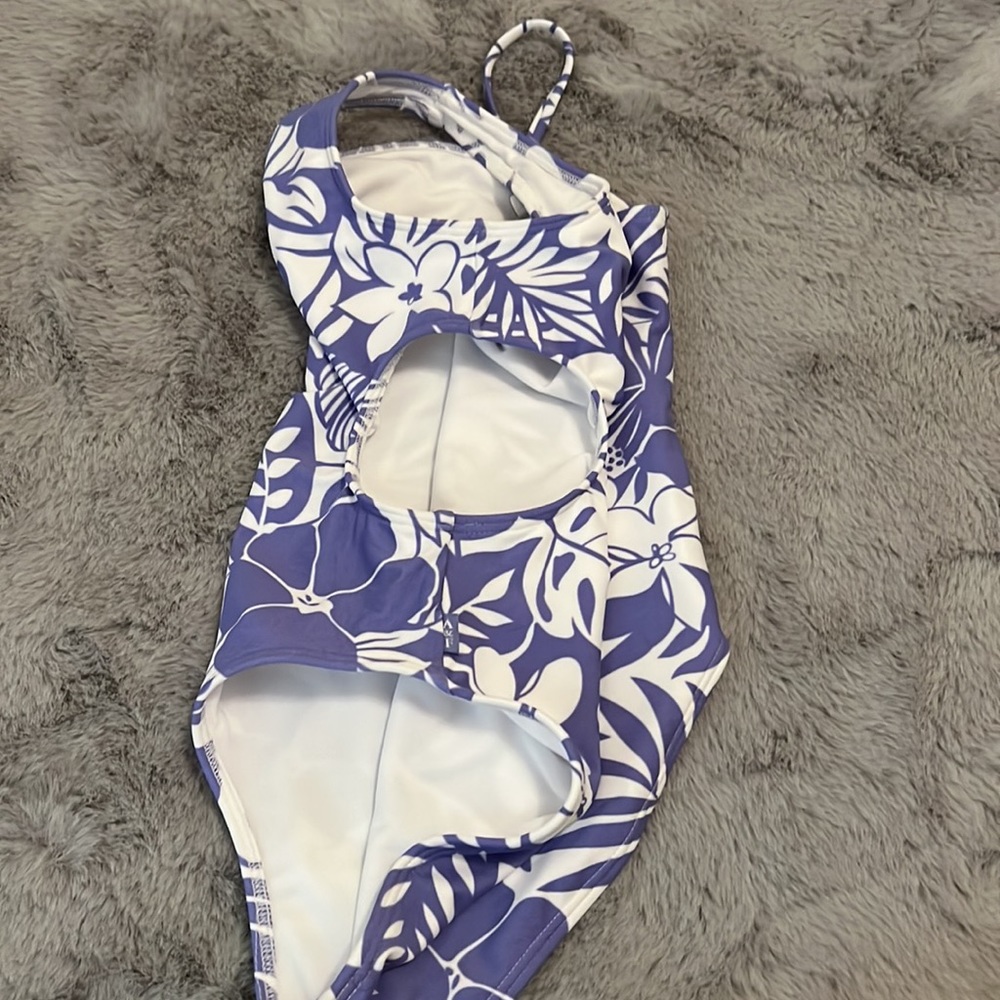 Swimsuit - Picture 3 of 5